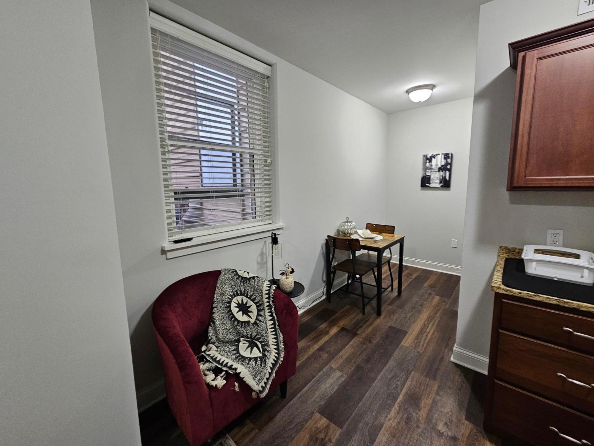 Cozy King Bed Stay At The Historic Inman - 201 Σαμπέιν Εξωτερικό φωτογραφία